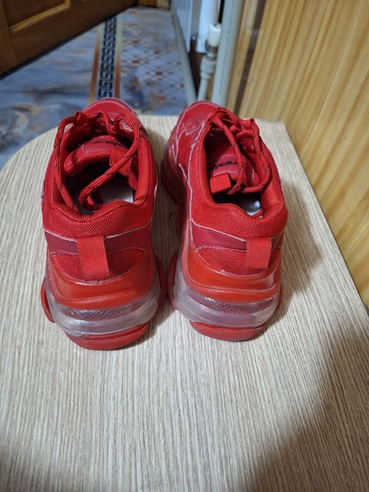Продается кожанные крассовки Balenciaga