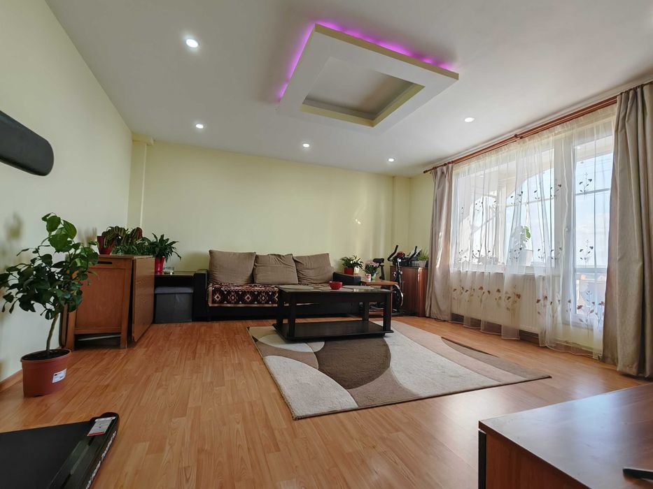 Vand apartament 3 camere