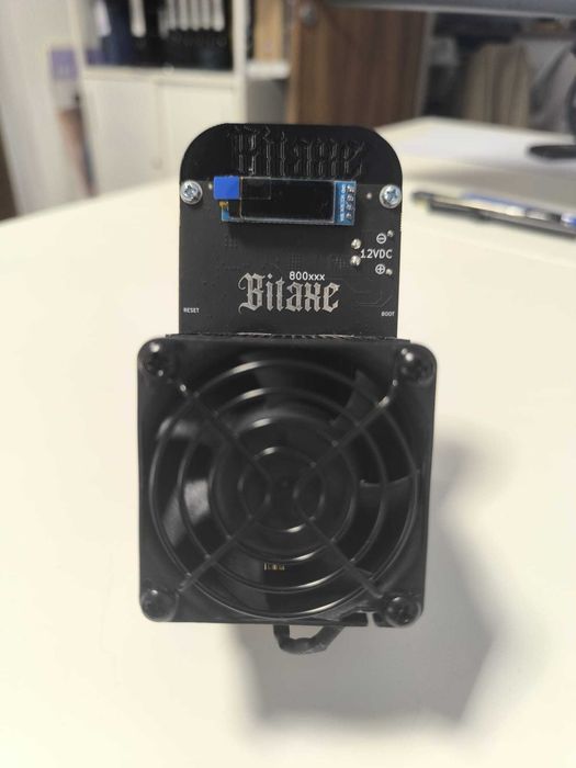 Bitaxe Gamma GT800 – Miner Bitcoin, 2.4 TH/s, doar 35W