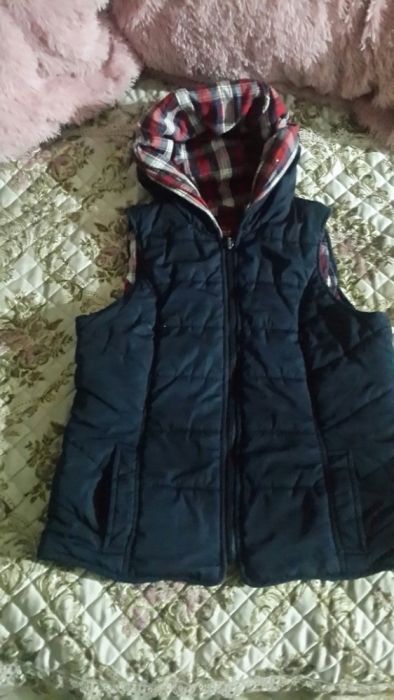 Продам двухсторонию безрукавку