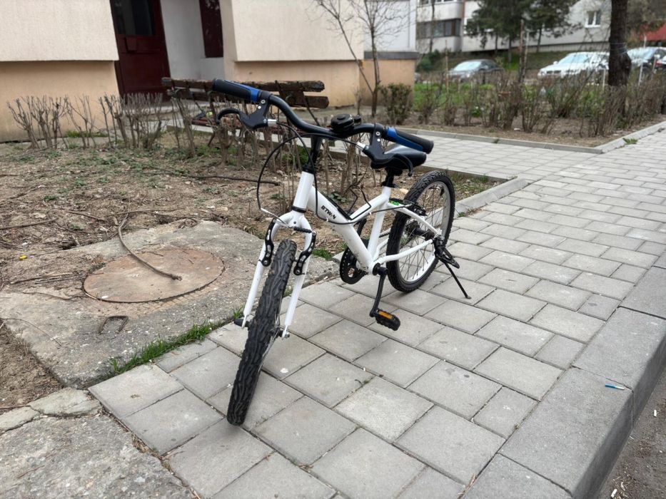 Bicicleta  alba noua Btwin folosita doar de proba tinuta in boxa