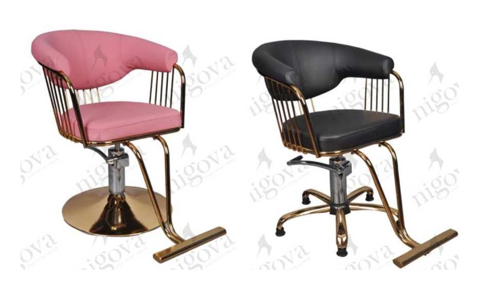 Работно място за фризьор. Огледало