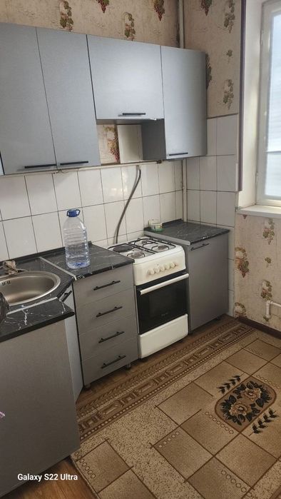 продам двух комнатних квартиратира
