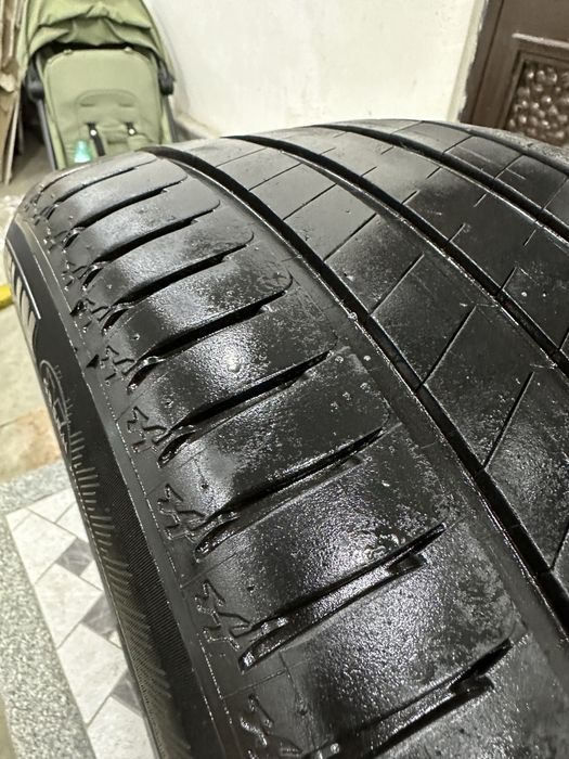 Michelin Latitude Sport 3. Две задние шины.