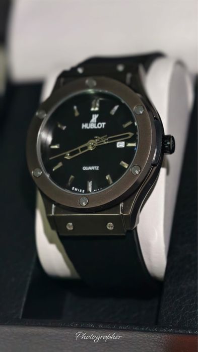 HUBLOT часы.