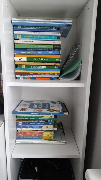 Продам книжную полку