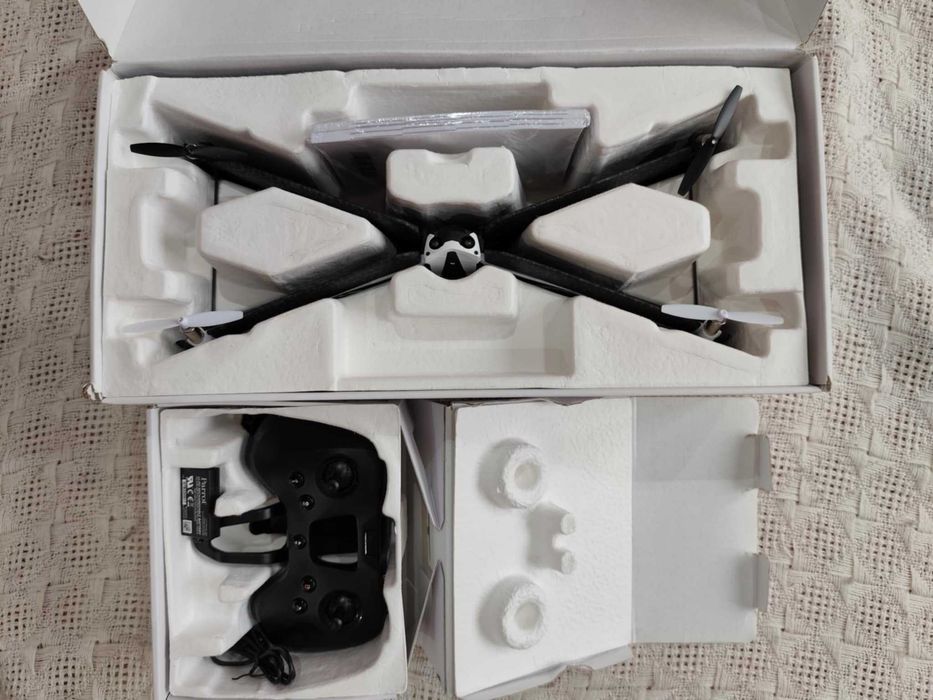 Хибриден дрон Parrot Swing с контролер Flypad като нов