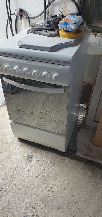 Aragaz Zanussi 4 ochiuri  și cuptor