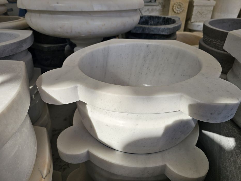 Lavoare din marmură – masive prelucrate manual