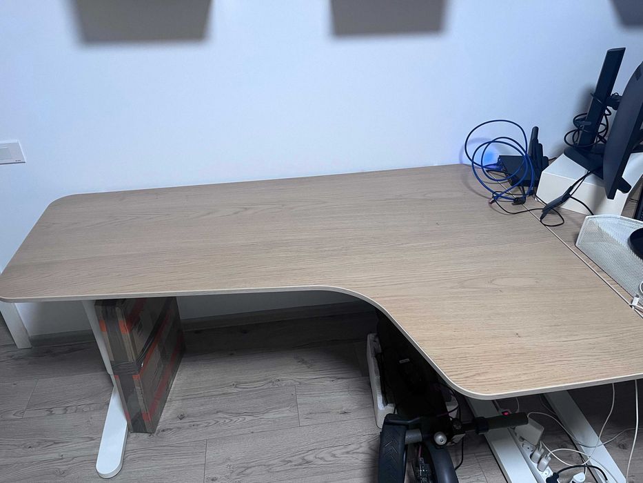 Birou de colt dreapta Ikea Bekant reglabil manual