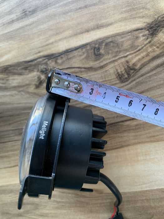 Продам противотуманки универсальные 2шт