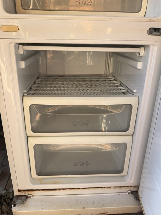 Продам холодильник не работает