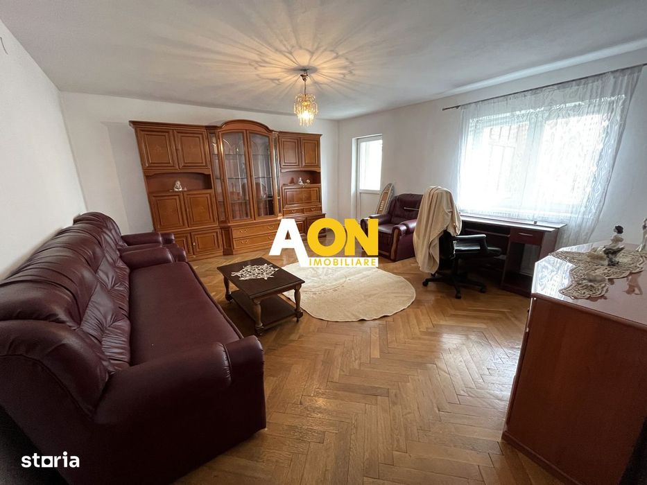 Apartament cu 3 Camere, Etaj Intermediar, Zona Cetate — fotografia 3