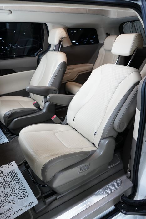KIA Carnival Hi Limousine