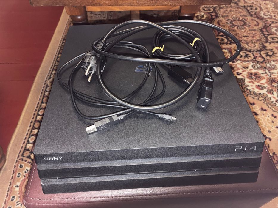 Consola Sony PlayStation 4 Pro + 4 controllere