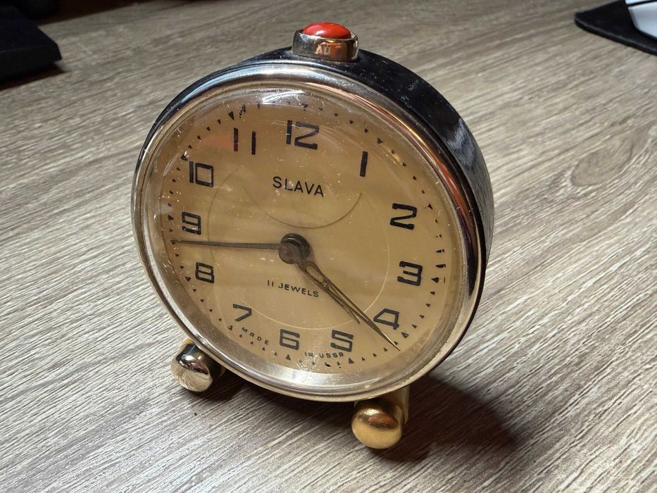 Руски будилник Slava