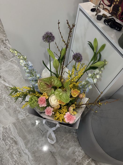 продается свежий букет цветов