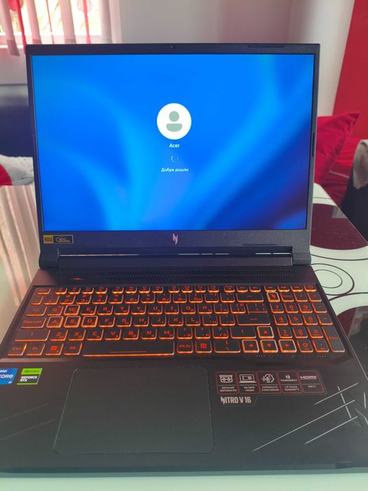 Продавам чисто нов лаптоп