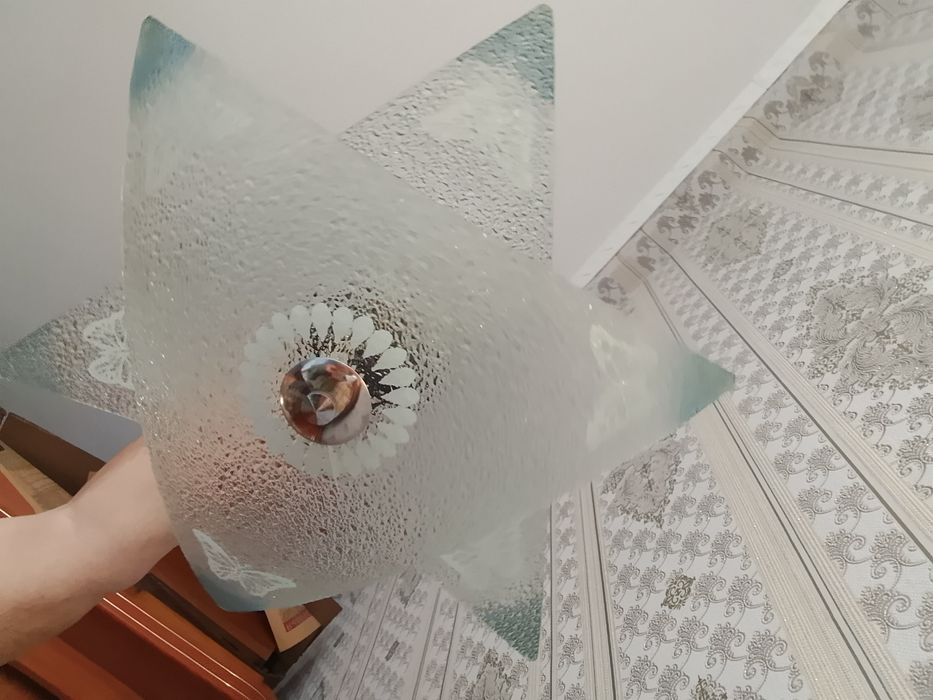 Продам люстру в кухню или спальню