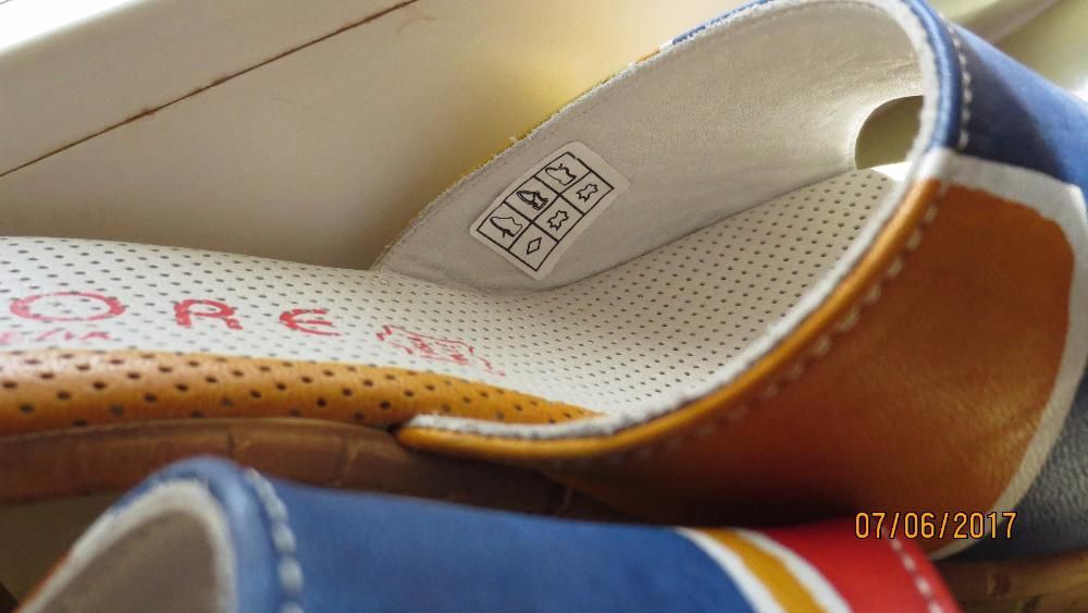 продается женская обувь