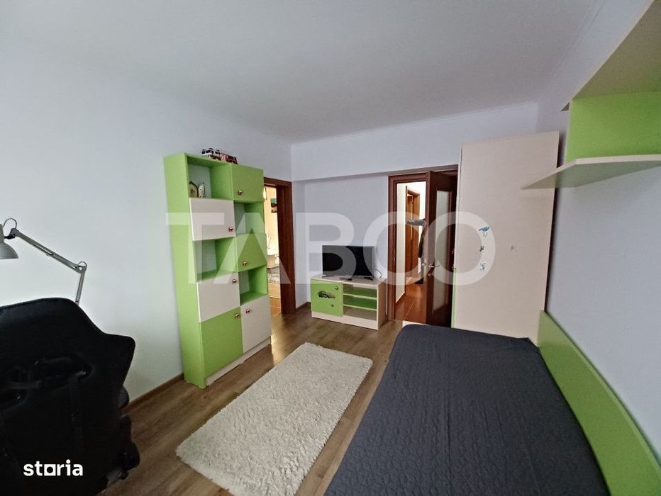 Apartament spatios cu 3 camere si 2 bai plus balcon in zona Central