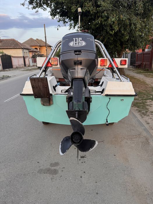 Barca cu motor de vanzare