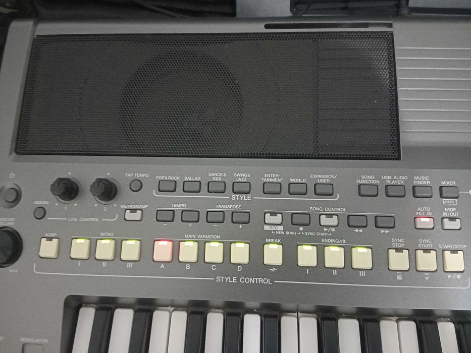 Yamaha psr s670 organ