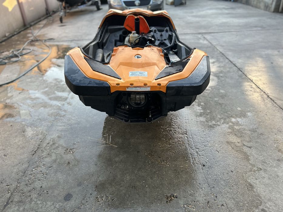 Jet ski Sea Doo Spark 90 на части