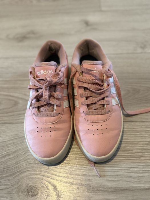 Кроссовки женские