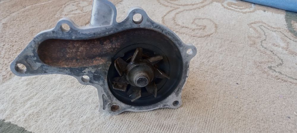 Помпа для Тайота Карина Е 1994 г. 1..6 обьём