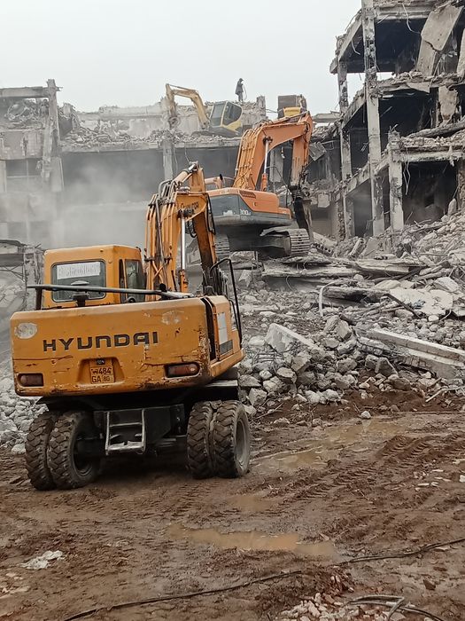 Демонтаж ишларини бажарамиз, биноларни бузиш ва тозалаш.