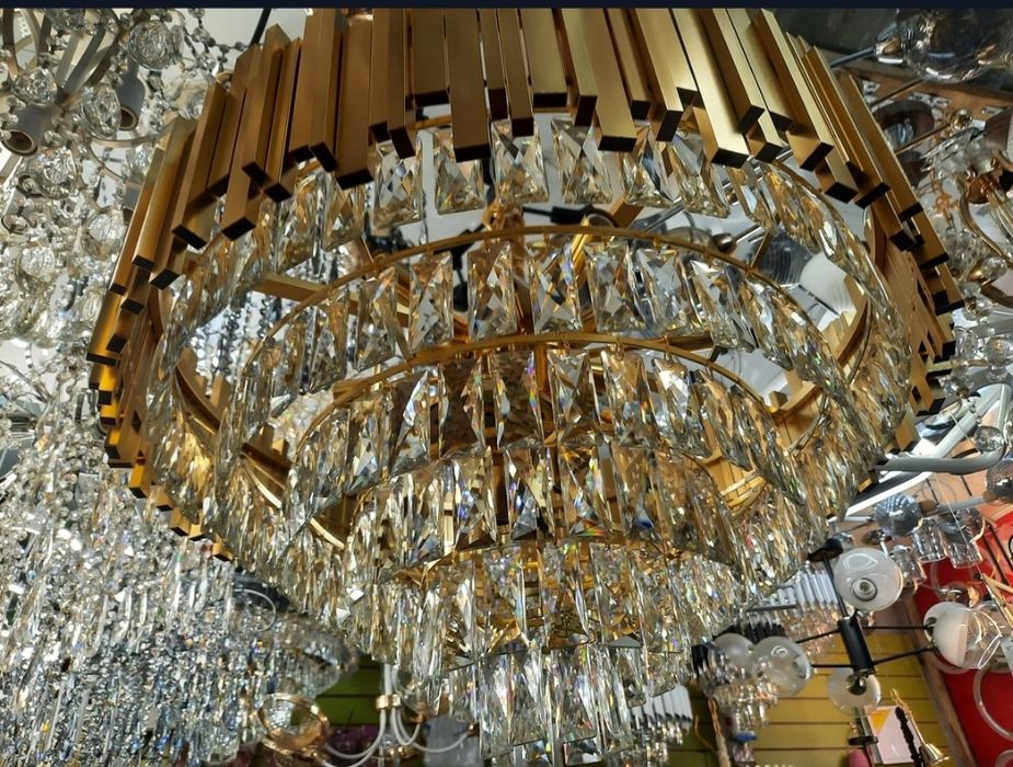 Продам люстру в зал