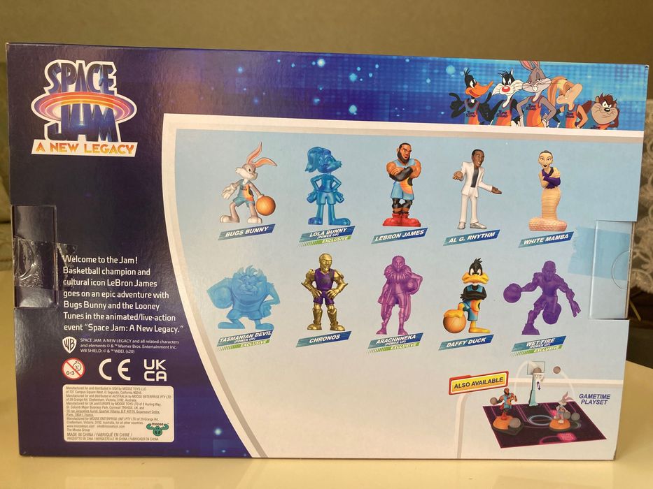 набор игрушек из фильма с Леброном