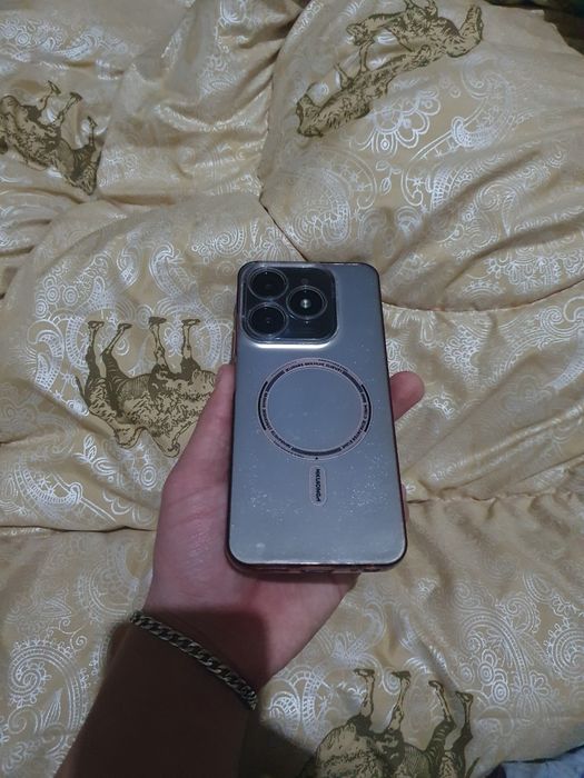 Itel A70 6/128 gb holati ideal 2 ta chixol qoʻshib beriladi