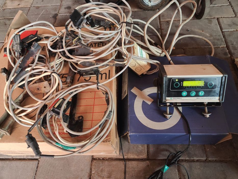 Calculator monitor semănătoare porumb sistem microgranule