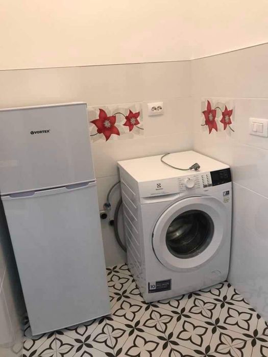 Particular inchiriez camera de camin facuta garsoniera