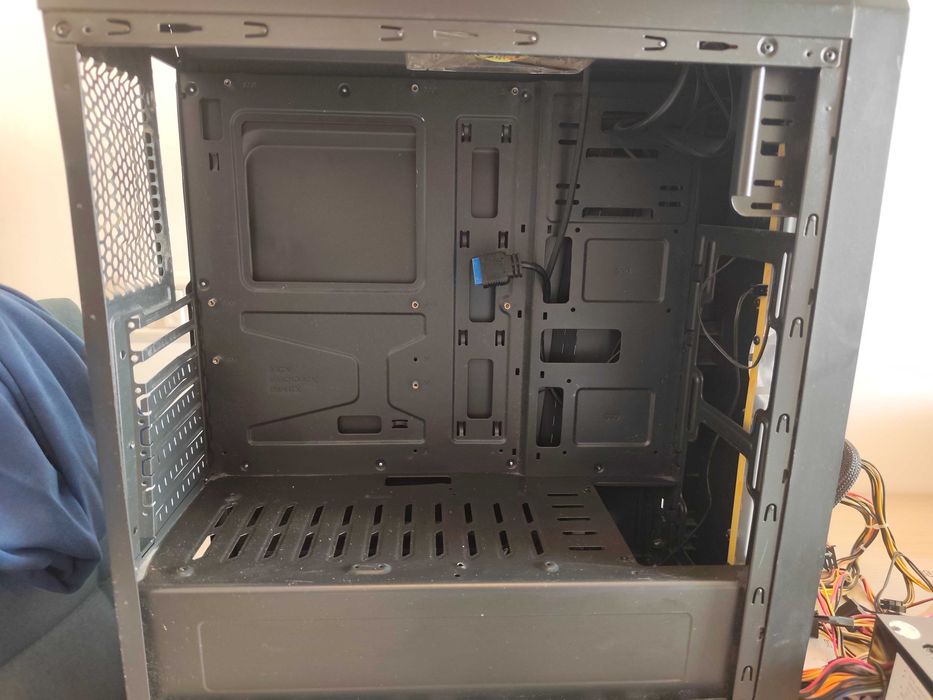 Antec Carcasă PC gaming cu power supply