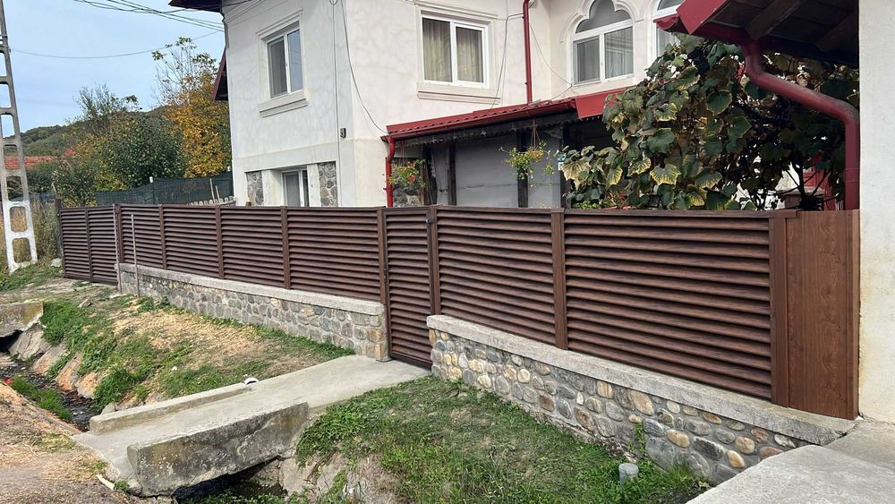 Garduri si porti din panouri stil jaluzele si alte modele disponibile