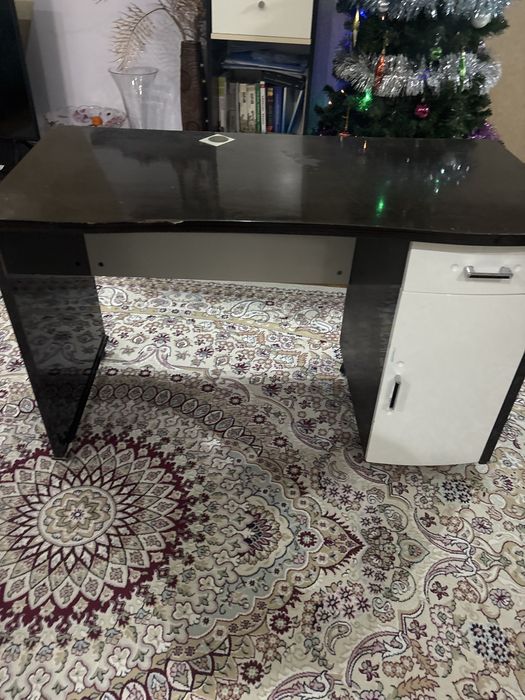 Отдам стол компьютерный