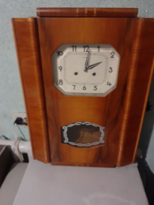 Часы с маятником