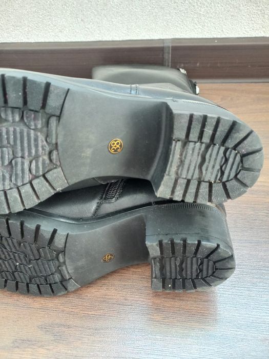 Женские кожаные сапоги