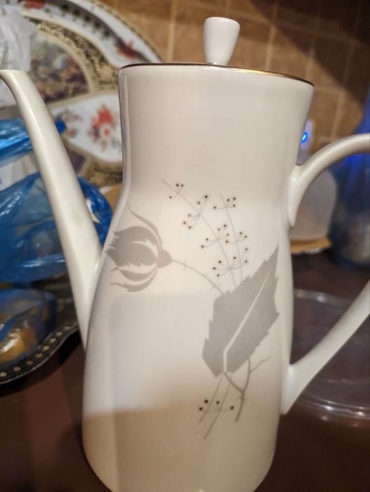 Продам большой чайный сервиз костяной фарфор