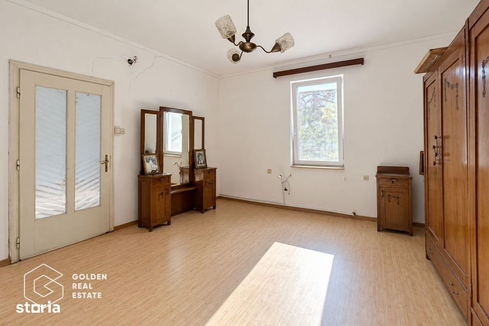 Casa solida cu teren intravilan de 1.555 mp, Sebis, jud. Arad