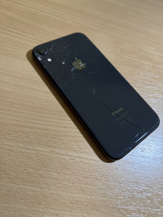 iPhone XR Black 64GB - счупен