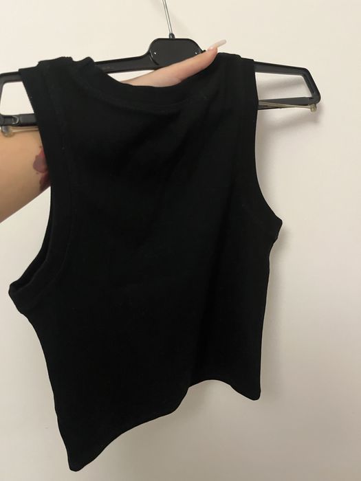 Черен къс потник,с блестящи камъчета