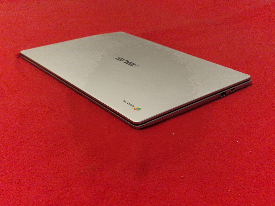 Laptop Asus cu probleme la display