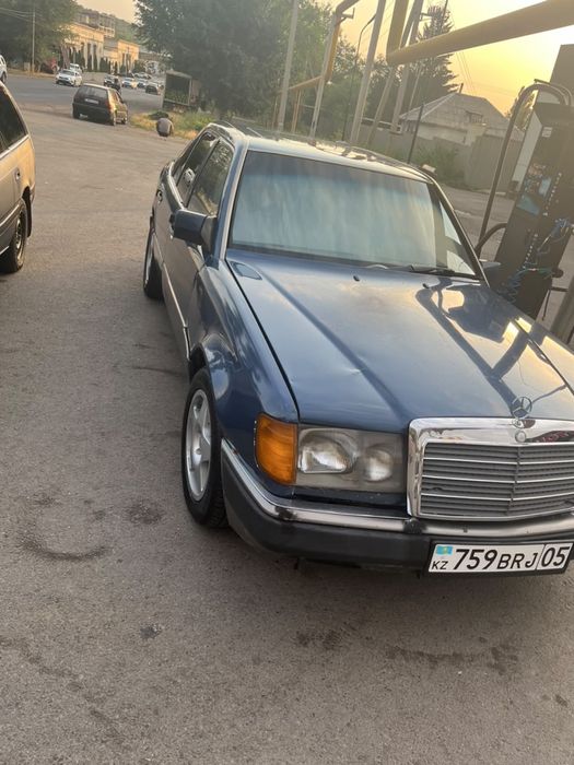 Mercedes-Benz E124