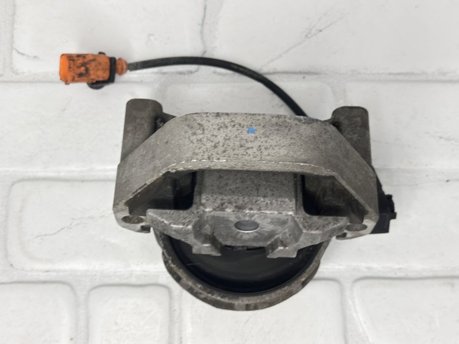 Десен тампон двигател AUDI A6 A7 4G 218 272 CRT 4G0199381LH