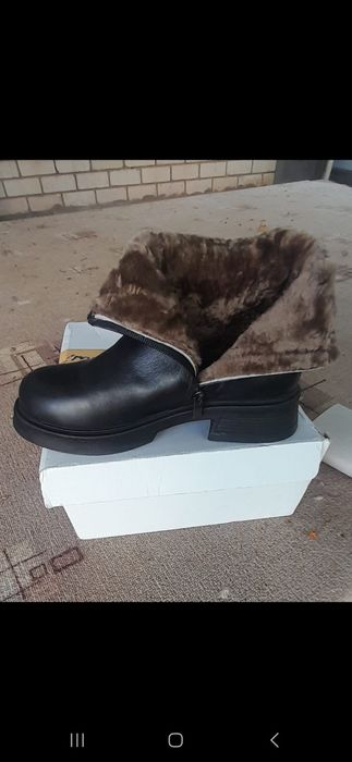 Продам новые женские ботинки
