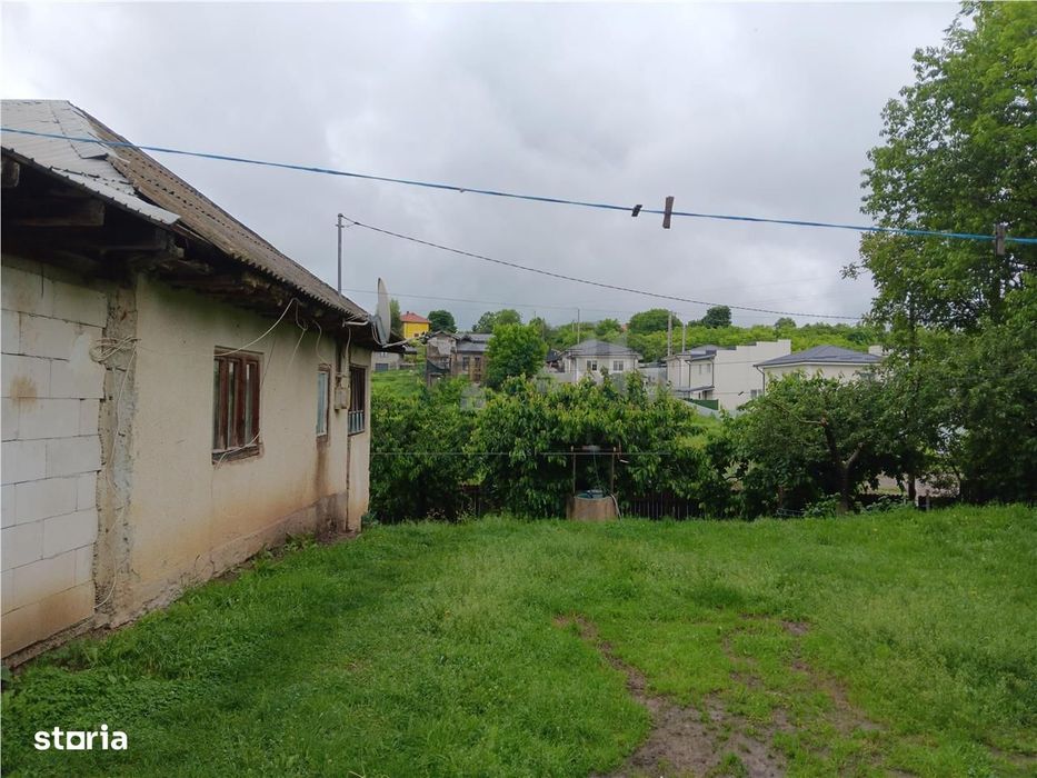 Manta Rosie  Hlincea Teren 616mp si Casa veche din caramida 81mp